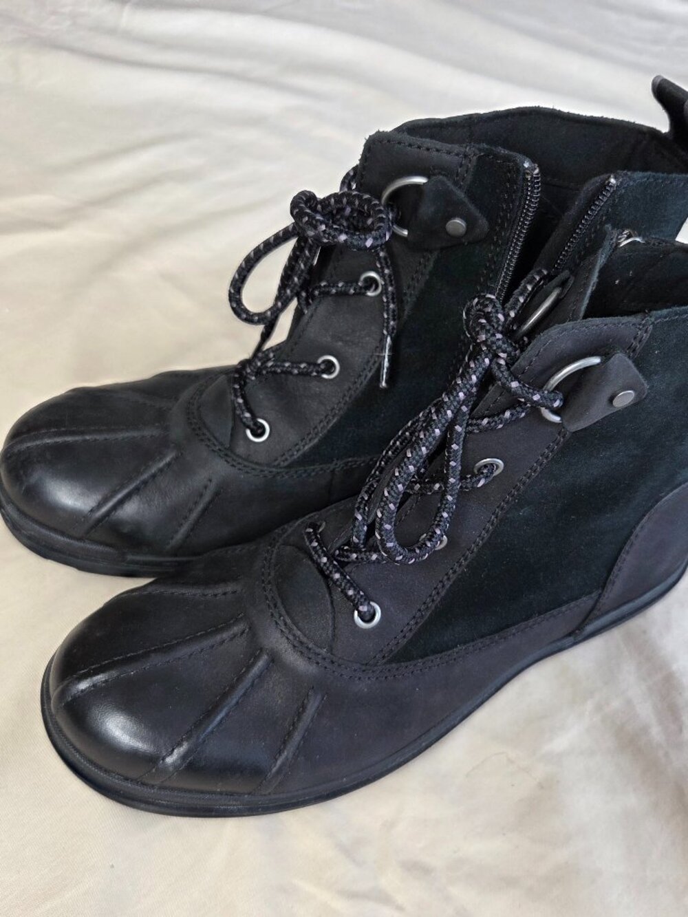 UGG - Women's Hapsburg Duck Rain and All Weather Boots - Size 8.5